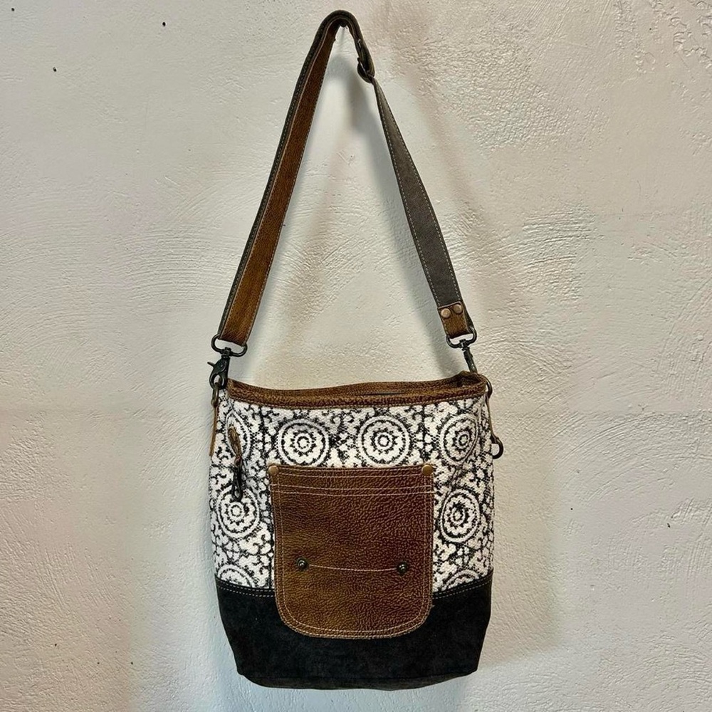 MYRA Shoulder Bag